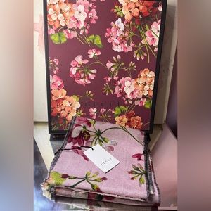 Authentic Gucci Wool GG Bloom Scarf w/Tags